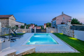 Villa Grande, Klimatisiert Und Mit Pool In Jursici
